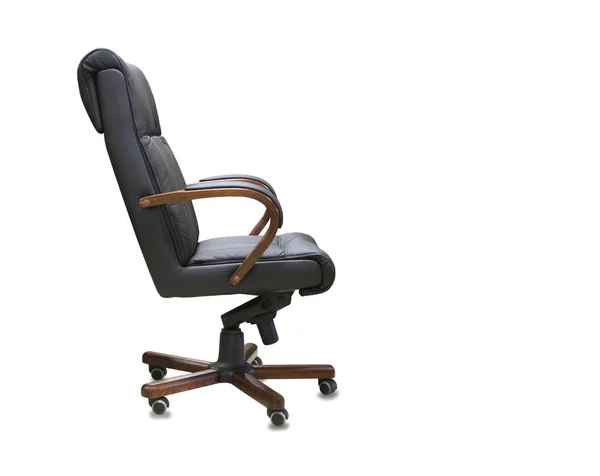La sedia da ufficio in pelle nera. Isolato — Foto Stock