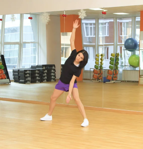 Young girl doing fitness in the sport center — Stock Photo, Image