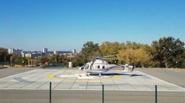 Volgograd, Rusya Federasyonu 19 Ekim 2018: Afet tıp helikopterinin özel alanından kalkış