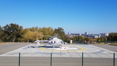 Volgograd, Rusya Federasyonu 19 Ekim 2018: Afet tıp helikopterinin özel alanından kalkış