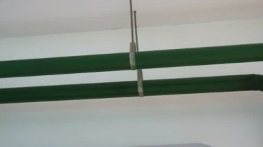 Fabrikada paslanmaz çelik borular