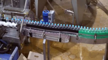 пляшку води конвеєр промисловості