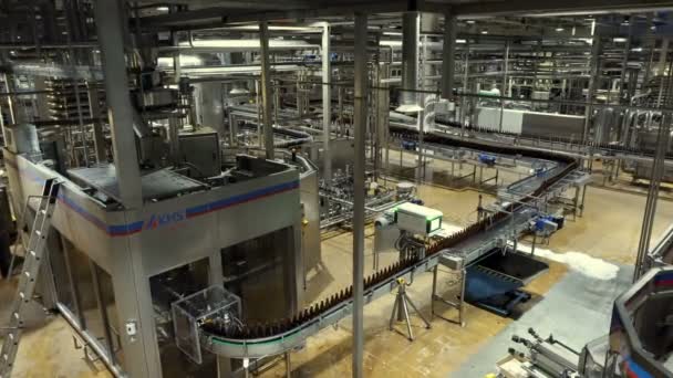 Moskou Russische Federatie Oktober 2017 Bierfabriek Interieur Met Veel Machines — Stockvideo