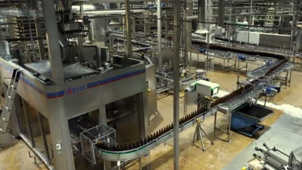 Moscow, Russian Federation October 21, 2017: Beer factory interior with a lot of machines — Stock Footage Moscow Russian Federation October 2017 Beer Factory Interior Lot Machines Royalty Free Stock Footage