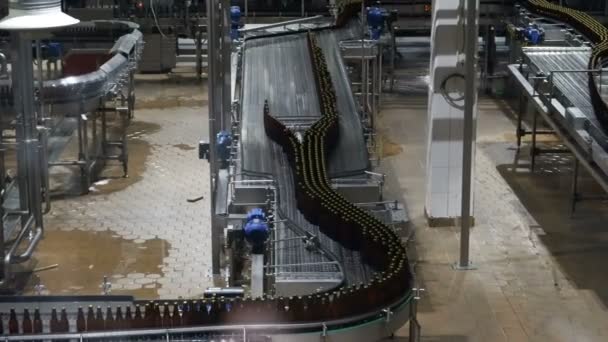 Interior Pabrik Bir Dengan Banyak Mesin — Stok Video