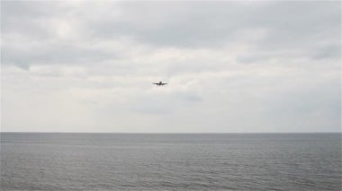 Ticari Jet uçağı havaalanında açılış