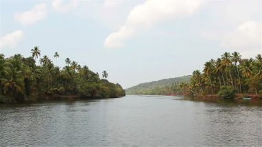 Güneşli bir gün, tropikal Nehri