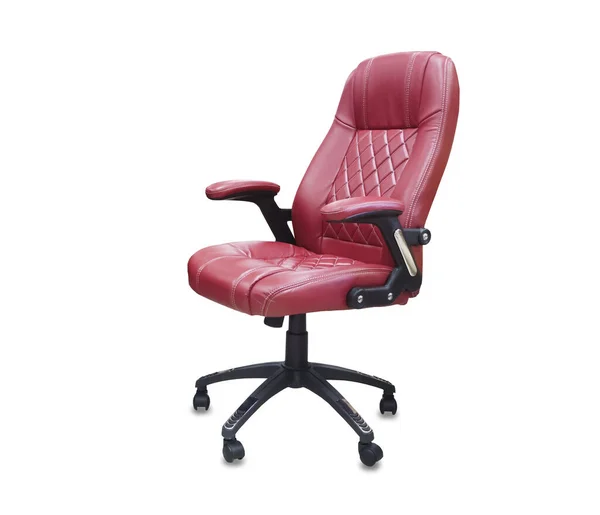 A cadeira de escritório de couro vermelho. Isolado sobre branco — Fotografia de Stock