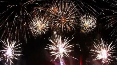 tatil gece renkli havai fişek