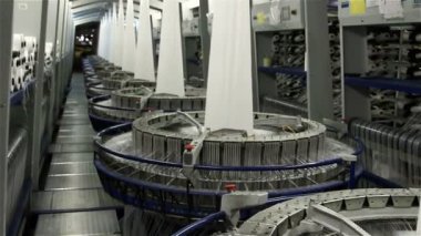 Bir fabrika makinesinde iplik Tekstil Sanayi - iplik biriktirir