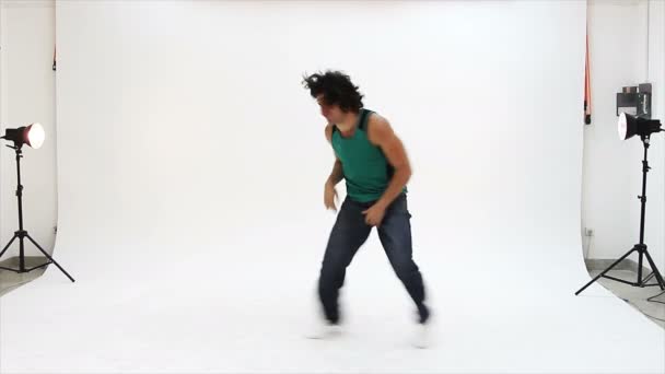Adolescente Bailando Breakdance Acción — Vídeo de stock