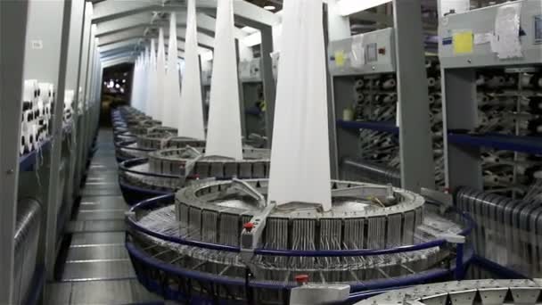 Textielindustrie Garen Spoolt Draaiende Machine Een Fabriek — Stockvideo