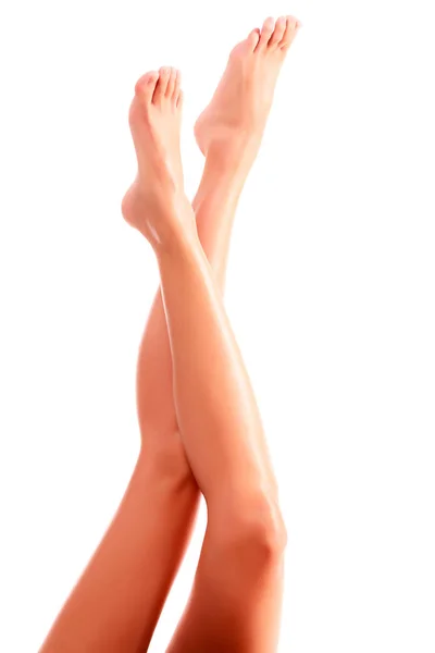 Vrouw benen op witte achtergrond — Stockfoto
