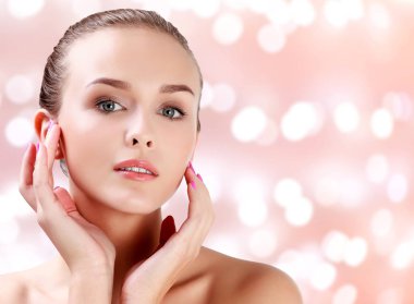 Genç güzel kadın portre, arka plan