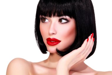 Güzel kadın, beyaz arka plan üzerinde izole portresi