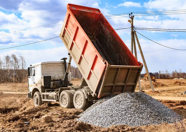 Dumptruck in action on a construction site — Stock Photo, Image