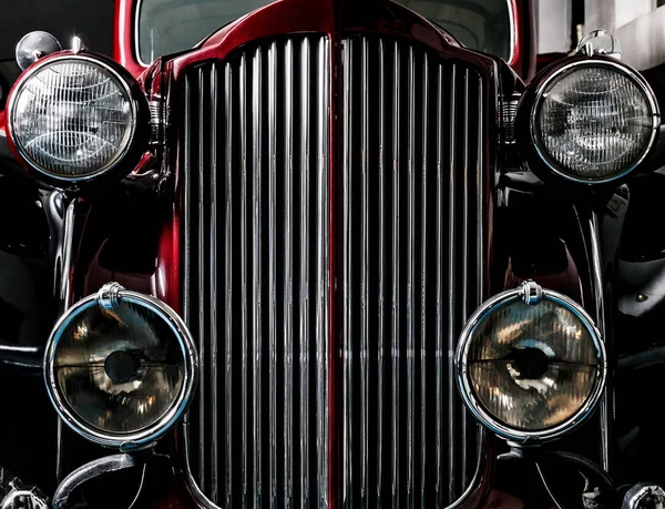 Luces delanteras del coche viejo — Foto de Stock