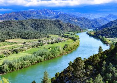 Ebro Irmağı. İber Yarımadası'nın en önemli nehir. Miravet, İspanya