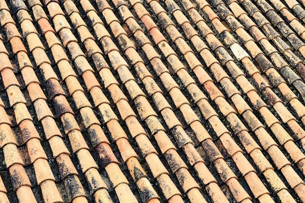 Närbild skott av bakgrunden av gamla tak kakel — Stockfoto