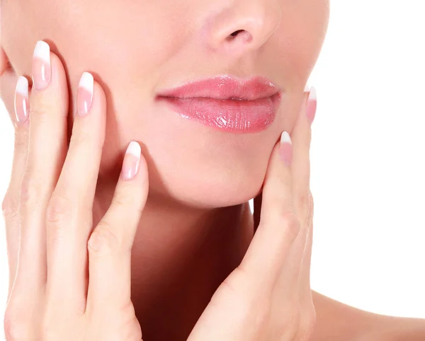 Primer plano de la cara de la mujer y dedos largos con uñas francesas cuidadas, aisladas sobre fondo blanco —  Fotos de Stock