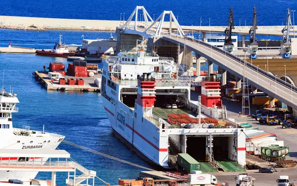 Ferryboat en Port Vell. Barcelona, Cataluña — Foto de Stock