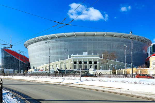 Jekatyerinburg, Oroszország március 09, 2018. Az építőiparban az új stadion a 2018 világ bajnokság Labdarúgás (foci). — Stock Fotó