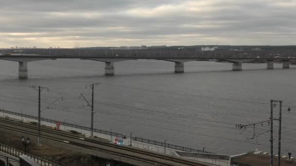 Most Přes Řeku Kama Permu Rusko — Stock video
