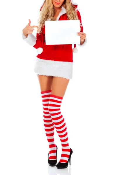 Jovem mulher bonita vestindo vestido de Natal segurando banner branco vazio sobre fundo isolado — Fotografia de Stock