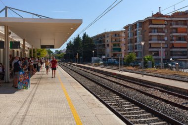 Salou, İspanya - 16 Eylül 2019 Yerel tren istasyonu Salou, İspanya, hiç kimse