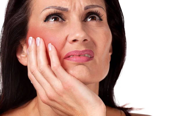 Krásná žena trpí bolestí zubů, detailní záběr — Stock fotografie