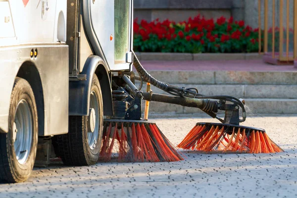 Sweeper cleaning machine on a city street — Stock Photo, Image