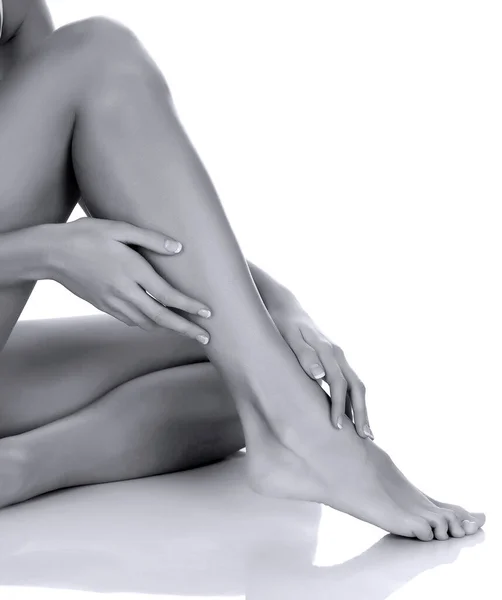 Pernas Mãos Mulher Isoladas Sobre Fundo Branco — Fotografia de Stock