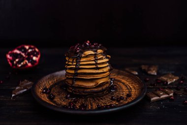 nar taneleri ile sıcak krep