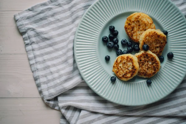 Heerlijke huisgemaakte kaas pannenkoeken — Stockfoto