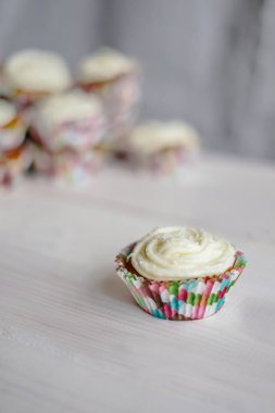 ile krem şanti ile cupcake