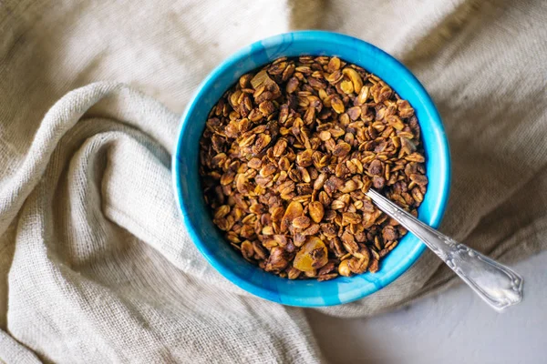 Lezzetli ev yapımı granola porsiyon 