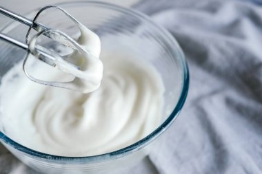  yumurta ve tereyağı ile karıştırma makinesi