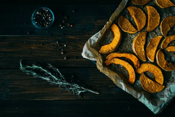 Freshly baked and juicy slices of pumpkin — Stock Photo, Image