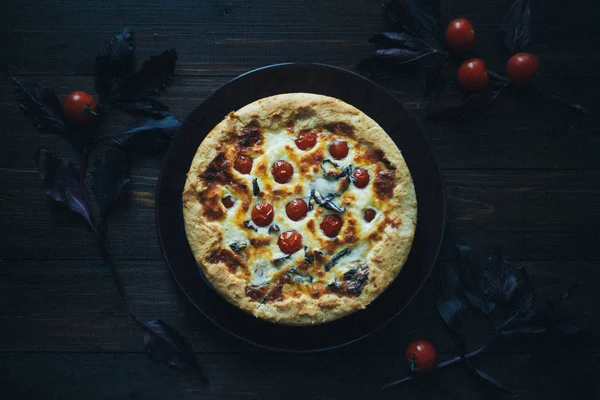 토마토, 시금치와 치즈 파이 — 스톡 사진