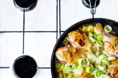 Ev yapımı tavuk pişmiş ızgara