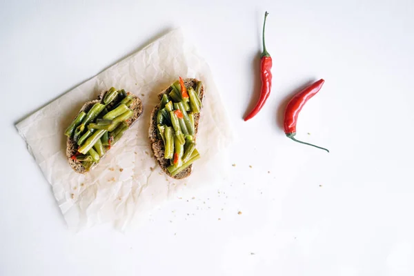 Vegetarian healthy sandwiches with green beans — Stock Photo, Image