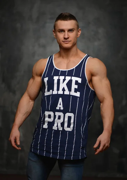 Young bodybuilder — Stock Photo, Image