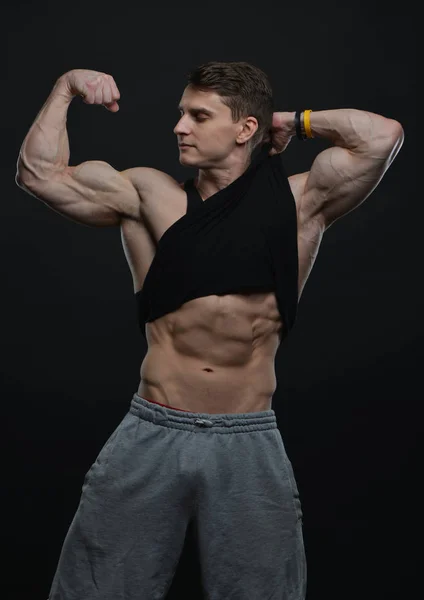 Junger Bodybuilder — Stockfoto