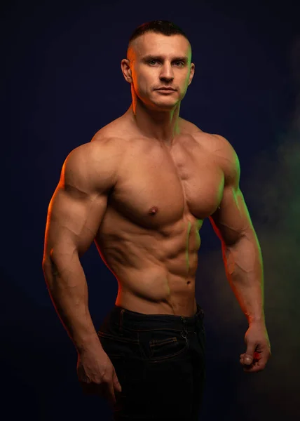 Giovane bodybuilder — Foto Stock