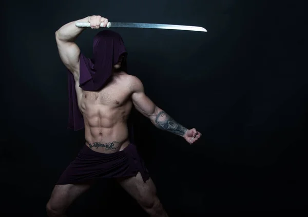 Homme avec une épée — Photo