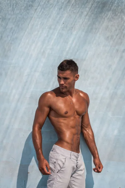 Modelo masculino sin camisa — Foto de Stock