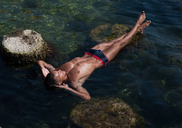 Modelo masculino sin camisa — Foto de Stock