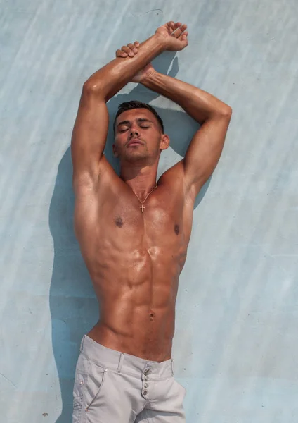Shirtless modelo masculino — Fotografia de Stock