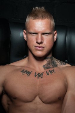 vücut geliştirmeci portresi