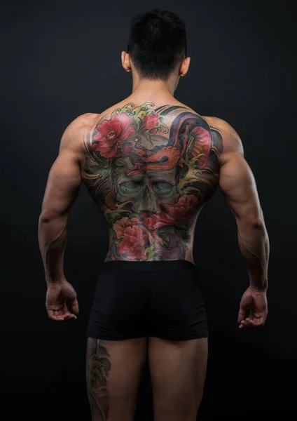 Modelo asiático com tatuagem — Fotografia de Stock